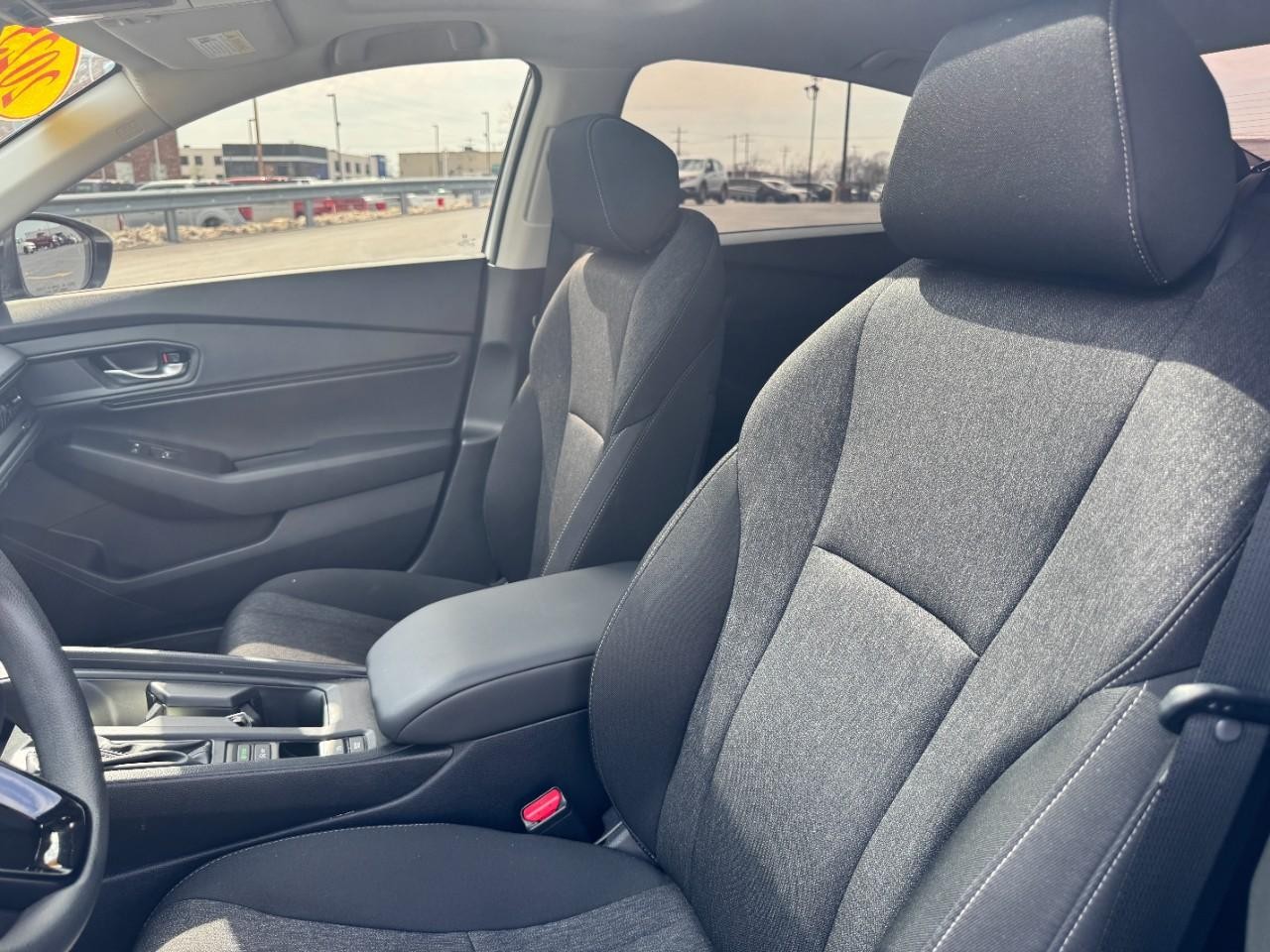 Honda Accord Sedan Vehicle Full-screen Gallery Image 18