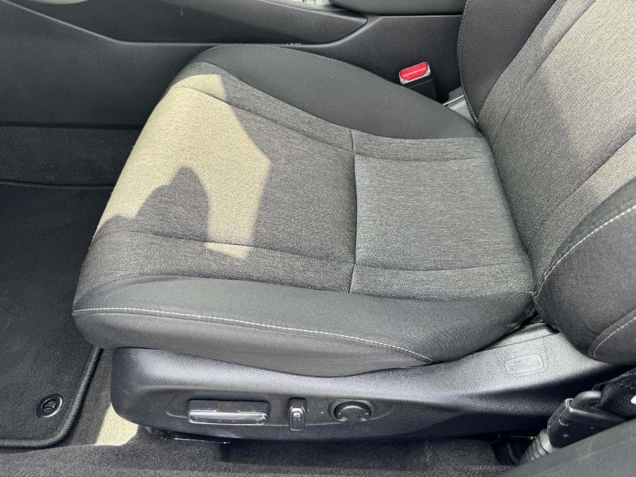 Honda Accord Sedan Vehicle Full-screen Gallery Image 19