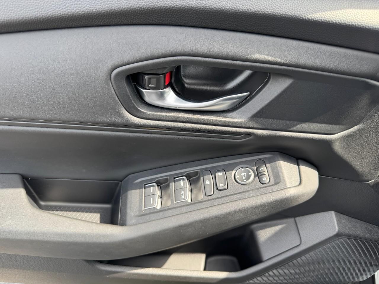 Honda Accord Sedan Vehicle Full-screen Gallery Image 20