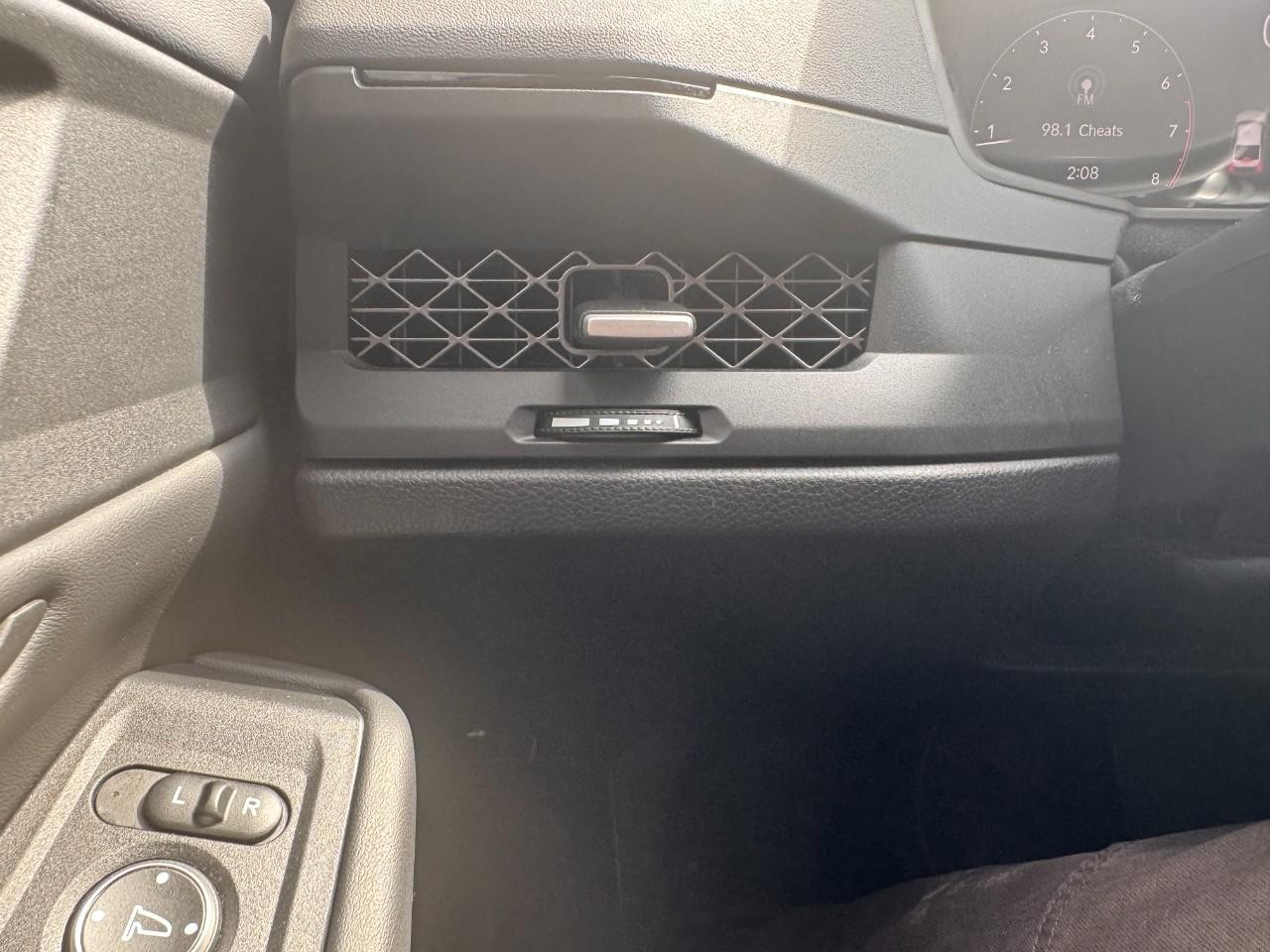 Honda Accord Sedan Vehicle Full-screen Gallery Image 27