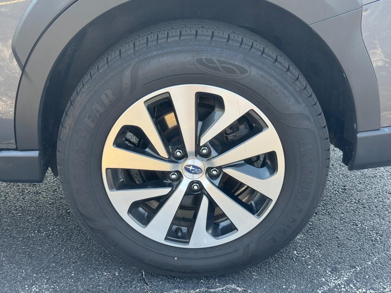 Subaru Outback Vehicle Full-screen Gallery Image 06