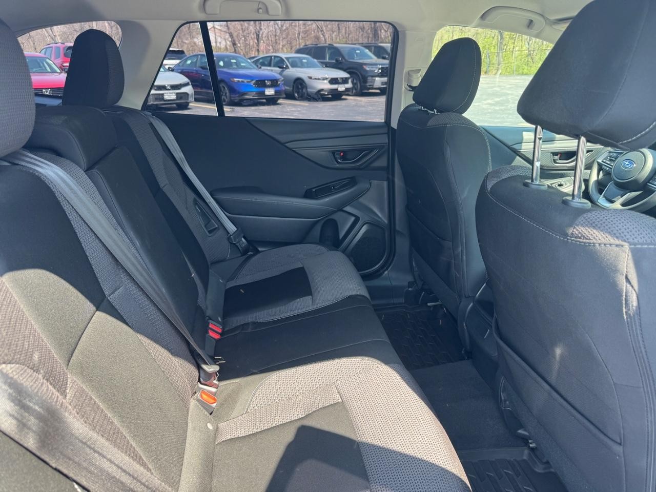 Subaru Outback Vehicle Full-screen Gallery Image 09