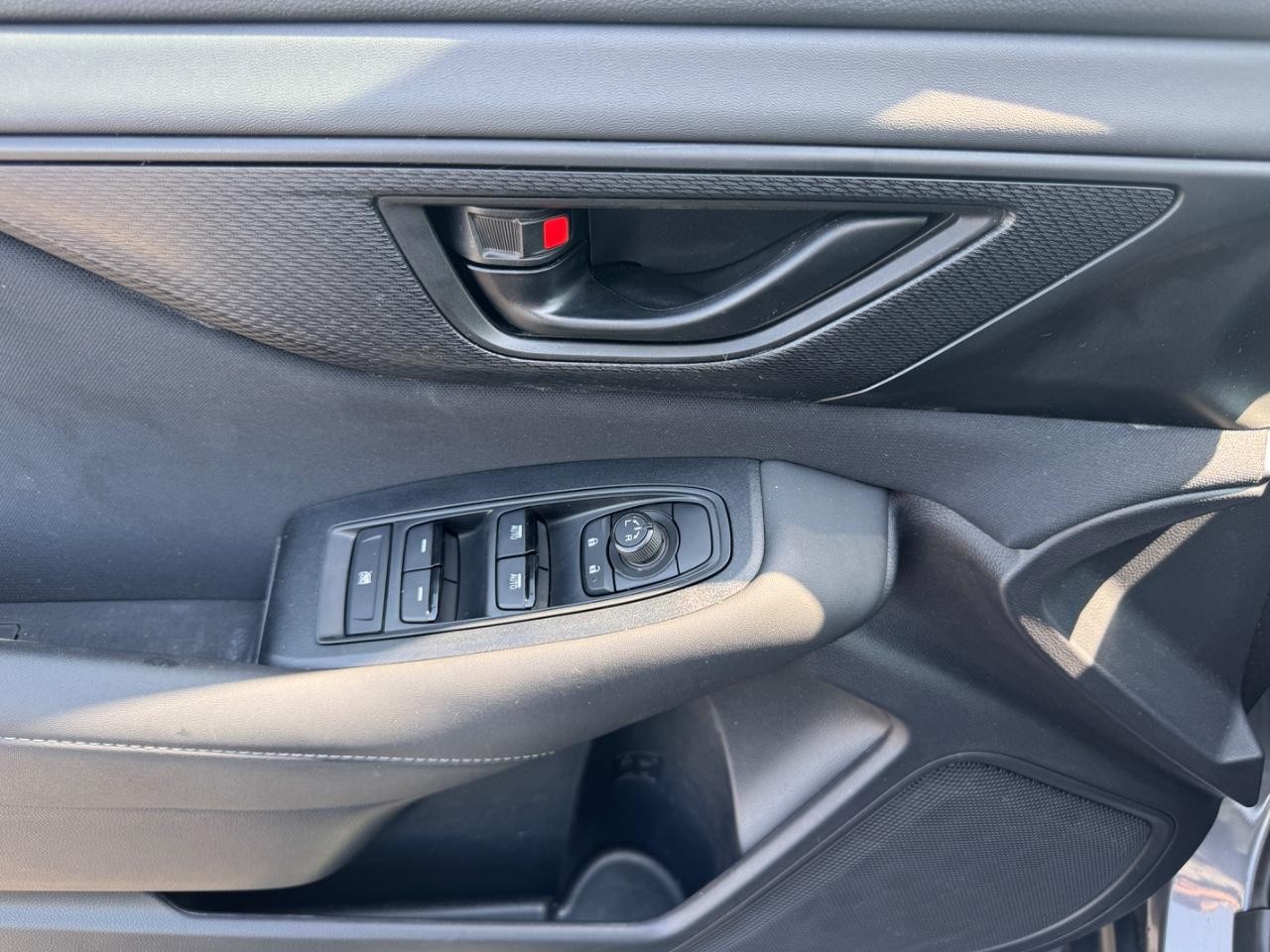 Subaru Outback Vehicle Full-screen Gallery Image 18