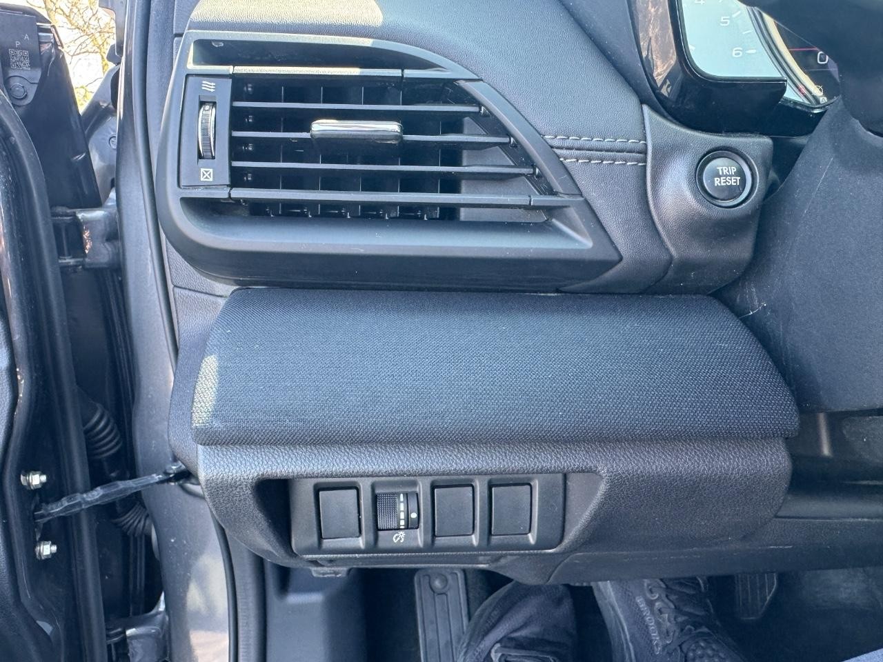 Subaru Outback Vehicle Full-screen Gallery Image 24