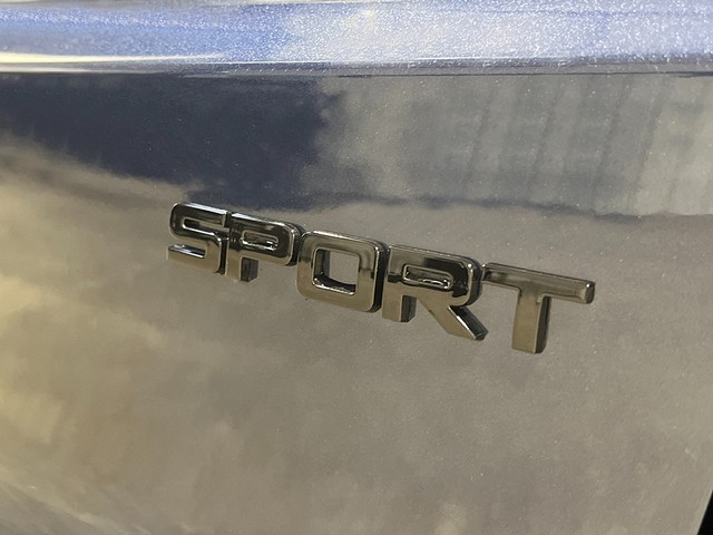 Honda CR-V Hybrid Vehicle Full-screen Gallery Image 07