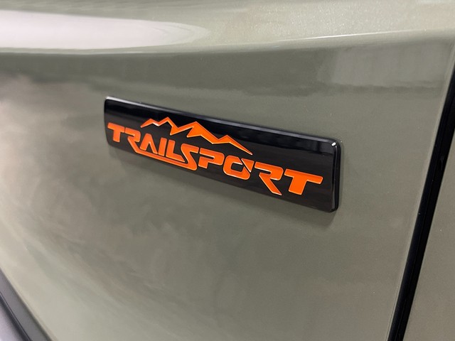 Honda CR-V Hybrid Vehicle Full-screen Gallery Image 07