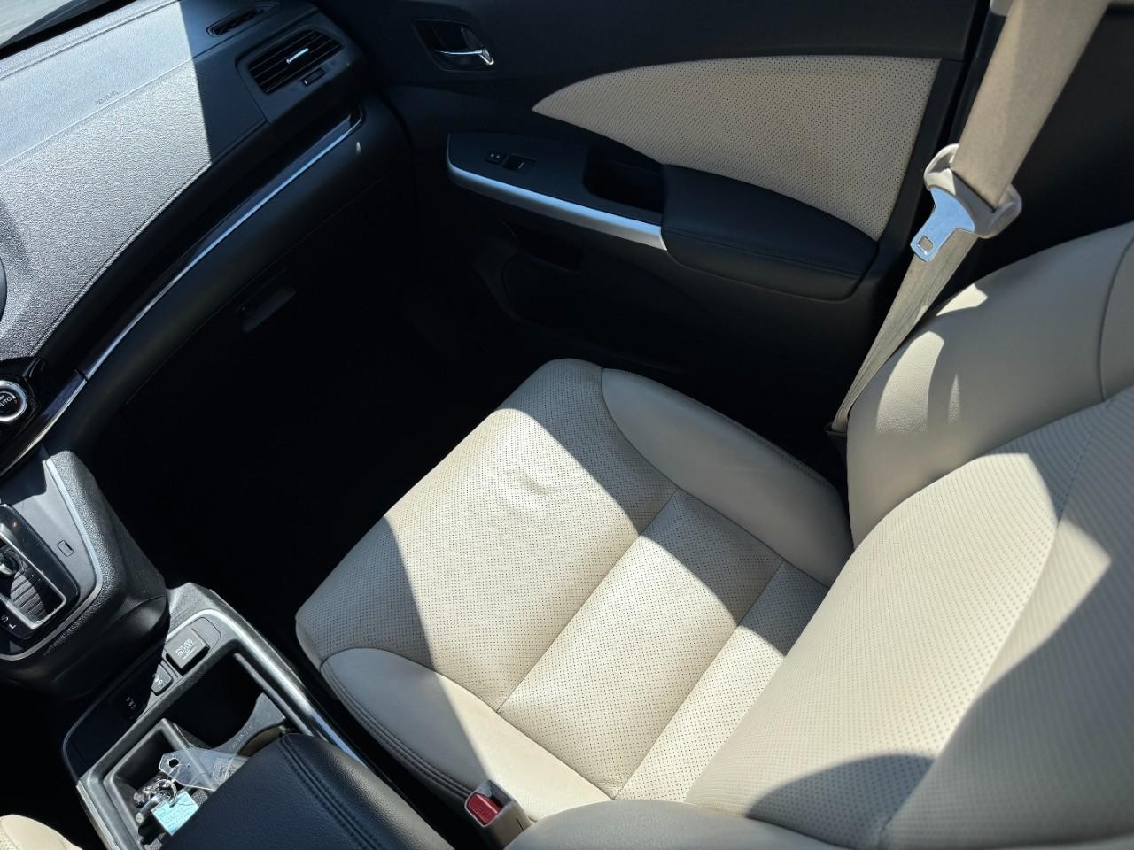 Honda CR-V Vehicle Full-screen Gallery Image 15