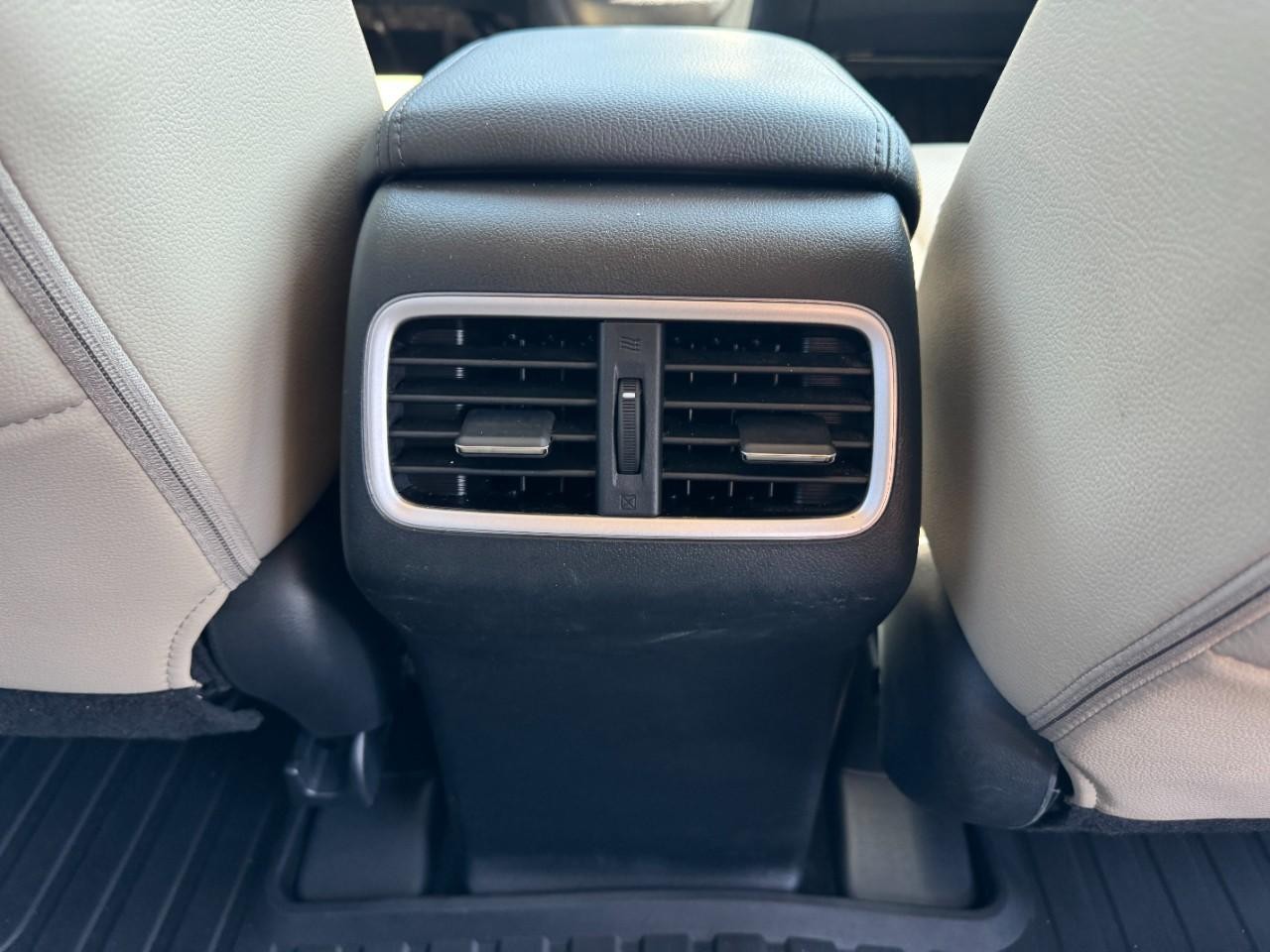 Honda CR-V Vehicle Full-screen Gallery Image 16