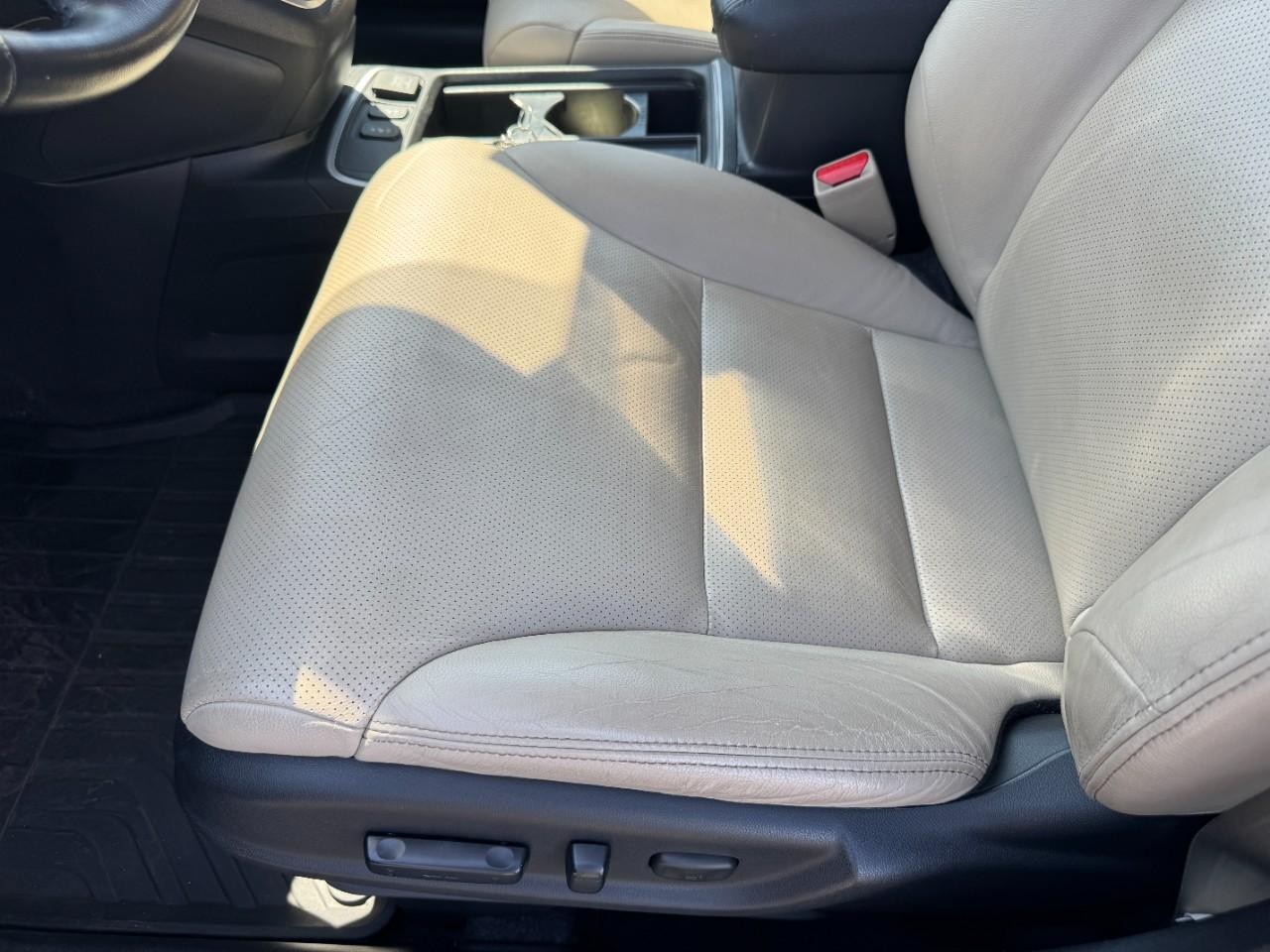 Honda CR-V Vehicle Full-screen Gallery Image 19