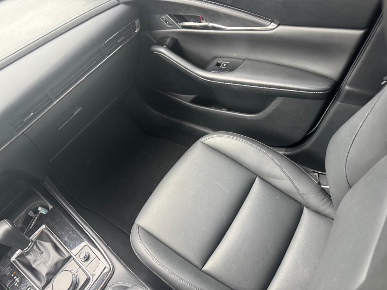 Mazda CX-30 Vehicle Full-screen Gallery Image 16