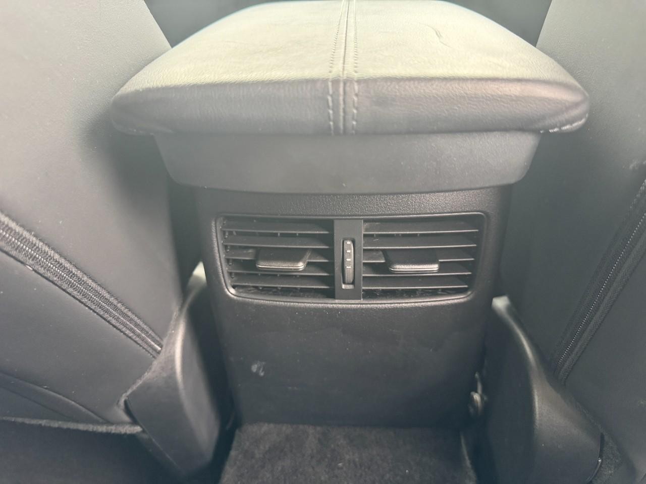 Mazda CX-30 Vehicle Full-screen Gallery Image 17