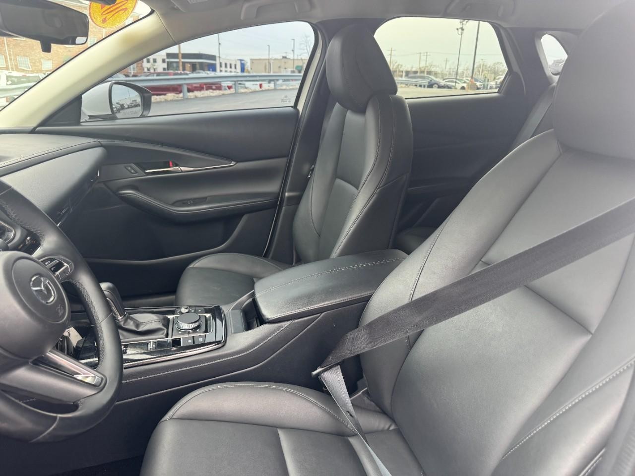 Mazda CX-30 Vehicle Full-screen Gallery Image 18