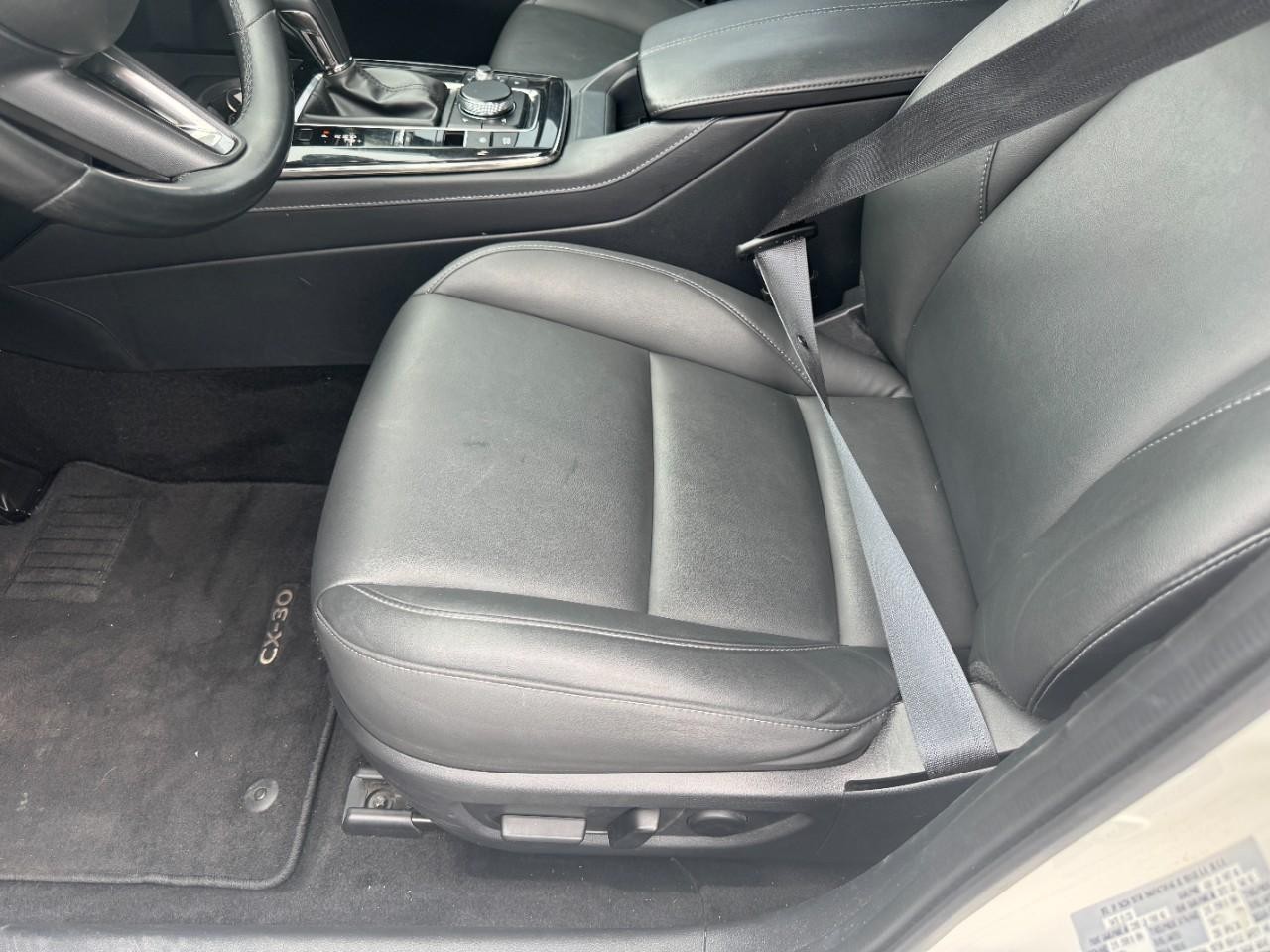 Mazda CX-30 Vehicle Full-screen Gallery Image 19