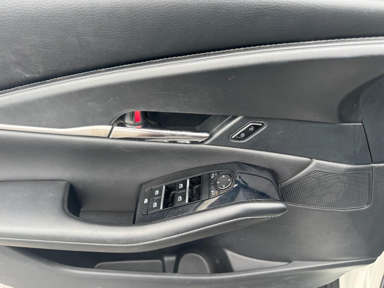 Mazda CX-30 Vehicle Full-screen Gallery Image 20