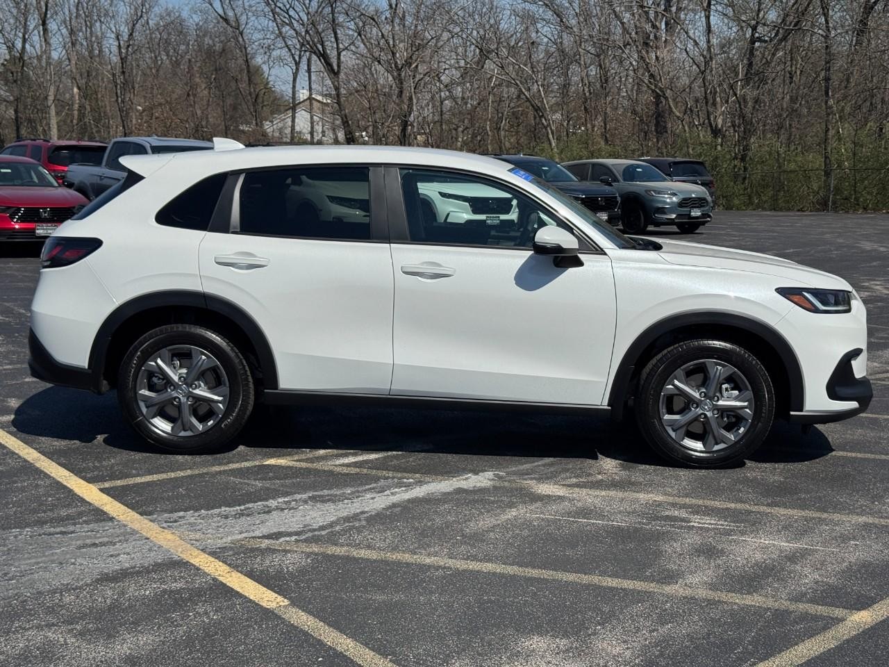 Honda HR-V Vehicle Full-screen Gallery Image 02