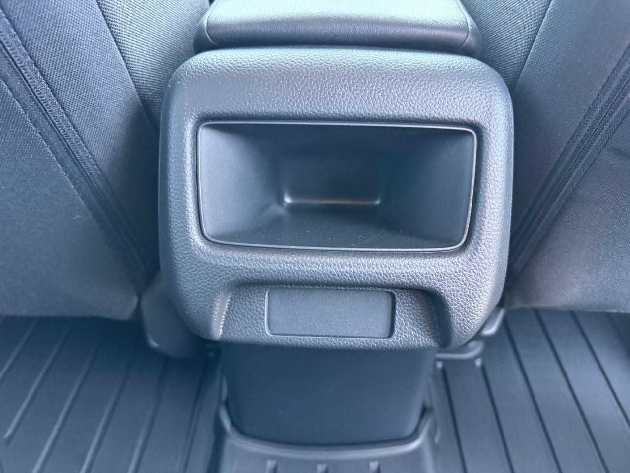 Honda HR-V Vehicle Full-screen Gallery Image 16