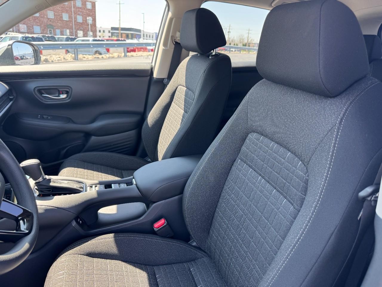 Honda HR-V Vehicle Full-screen Gallery Image 17