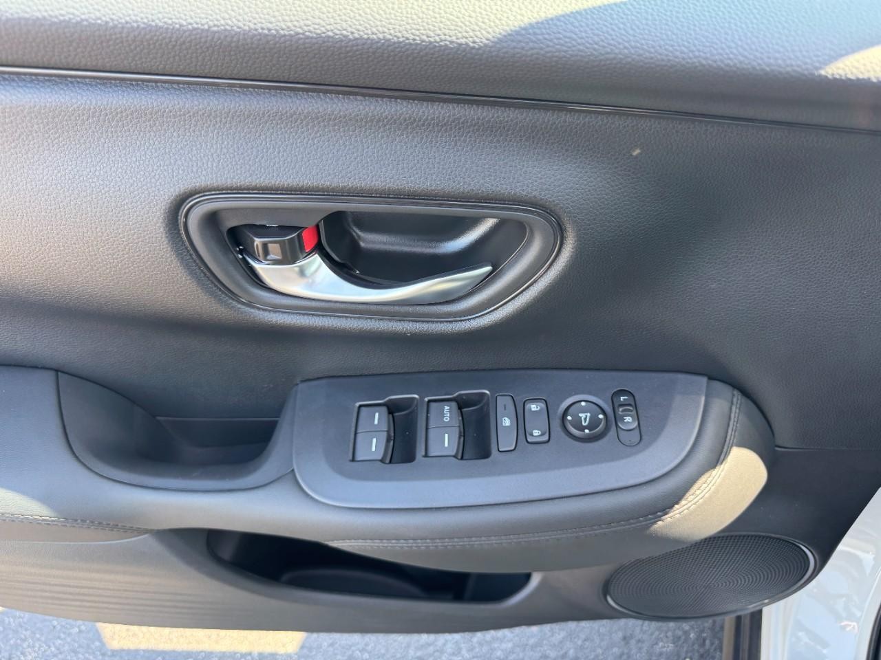 Honda HR-V Vehicle Full-screen Gallery Image 19