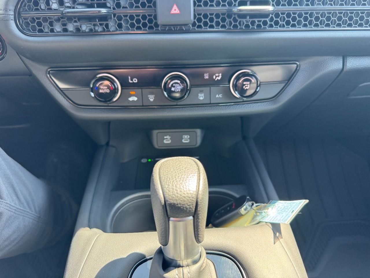 Honda HR-V Vehicle Full-screen Gallery Image 25