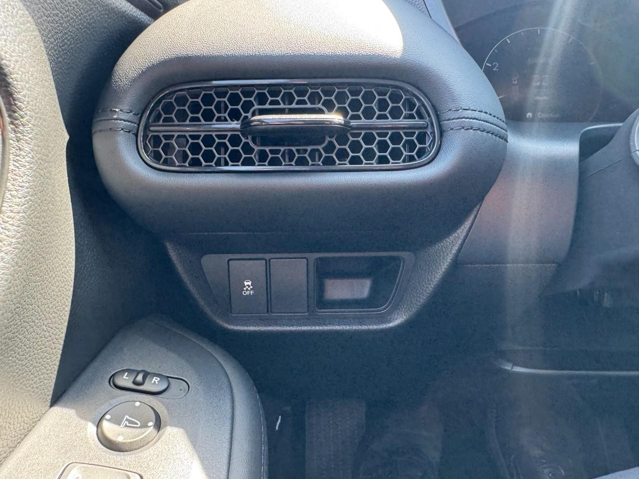 Honda HR-V Vehicle Full-screen Gallery Image 27