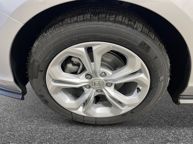 Honda Accord Sedan Vehicle Full-screen Gallery Image 10