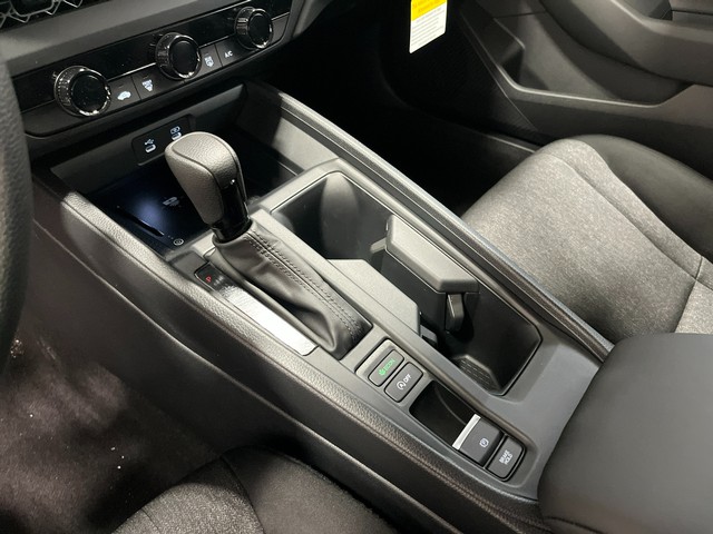 Honda Accord Sedan Vehicle Full-screen Gallery Image 19