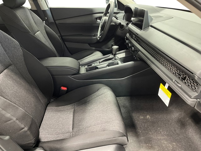 Honda Accord Sedan Vehicle Full-screen Gallery Image 24