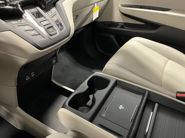 Honda Odyssey Vehicle Full-screen Gallery Image 23