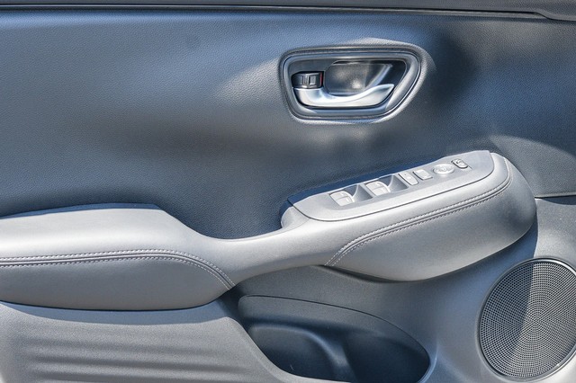 Honda HR-V Vehicle Full-screen Gallery Image 19