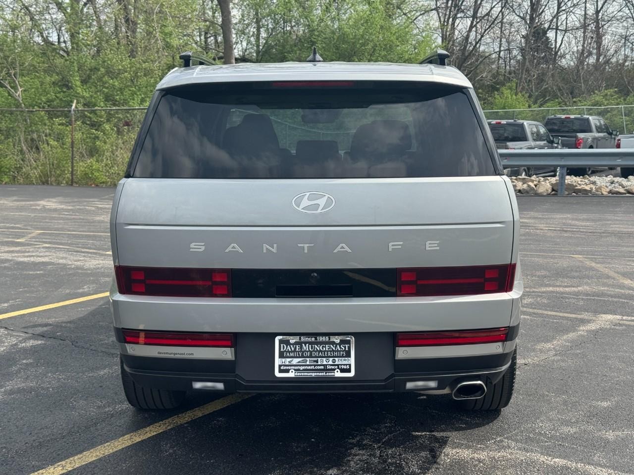 Hyundai Santa Fe Vehicle Full-screen Gallery Image 06