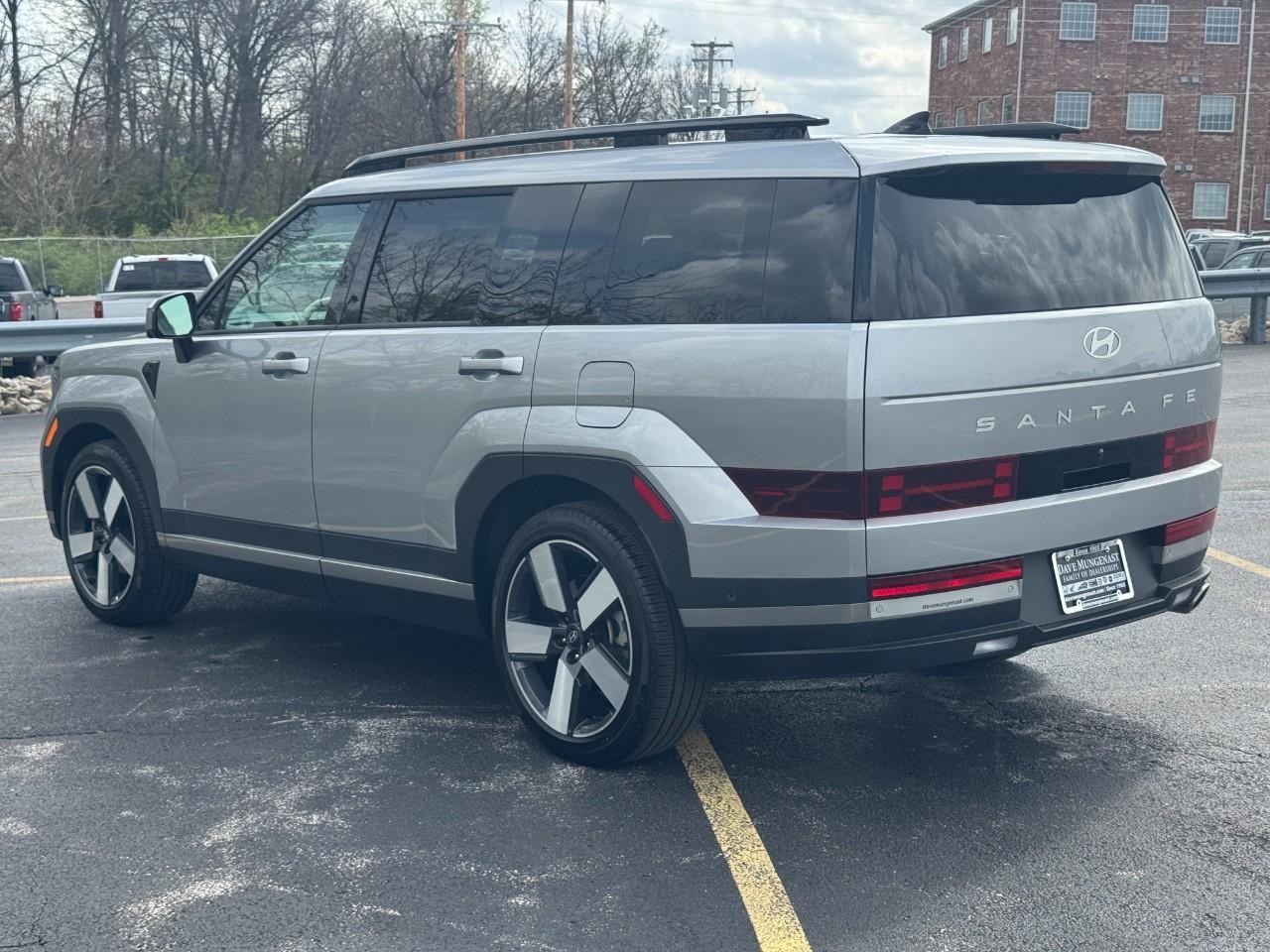 Hyundai Santa Fe Vehicle Full-screen Gallery Image 07