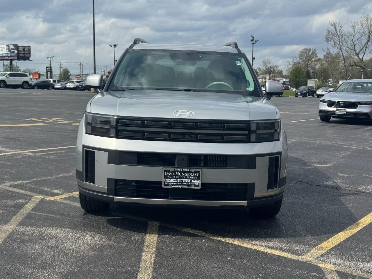 Hyundai Santa Fe Vehicle Full-screen Gallery Image 10