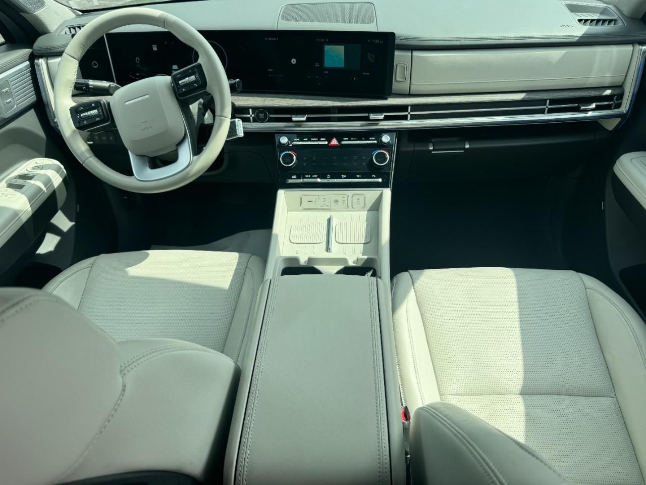 Hyundai Santa Fe Vehicle Full-screen Gallery Image 14