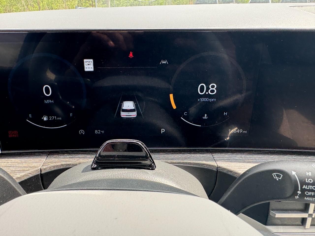 Hyundai Santa Fe Vehicle Full-screen Gallery Image 25