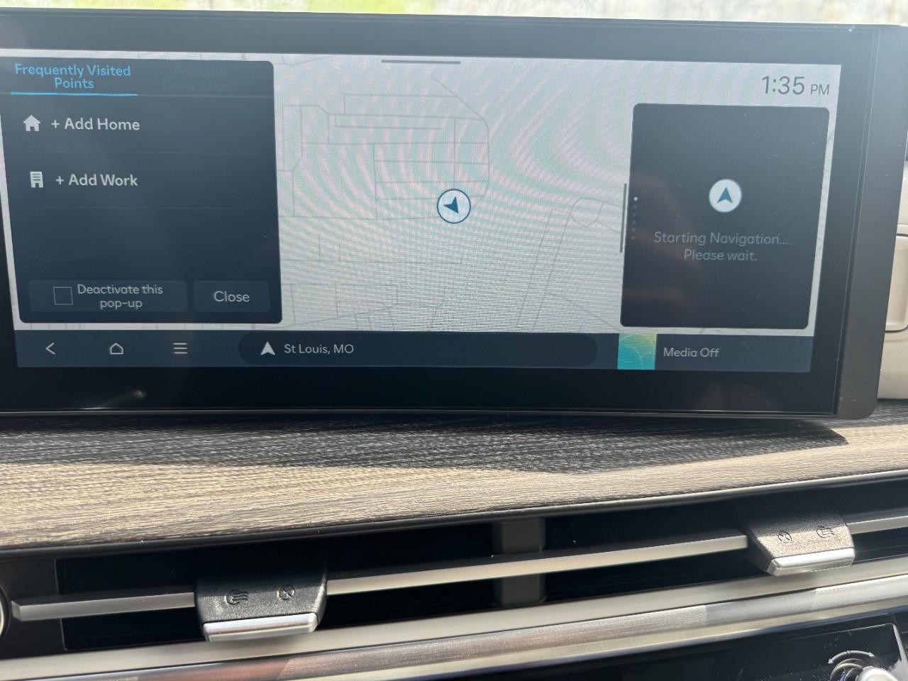 Hyundai Santa Fe Vehicle Full-screen Gallery Image 26