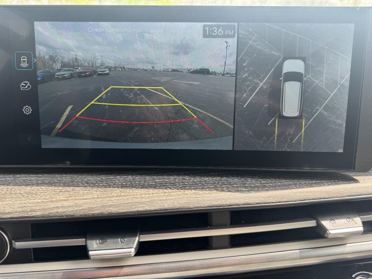 Hyundai Santa Fe Vehicle Full-screen Gallery Image 27