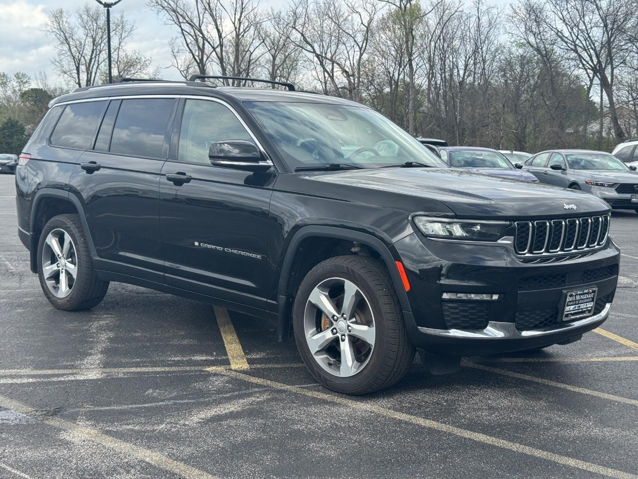 Jeep Grand Cherokee L Vehicle Full-screen Gallery Image 02