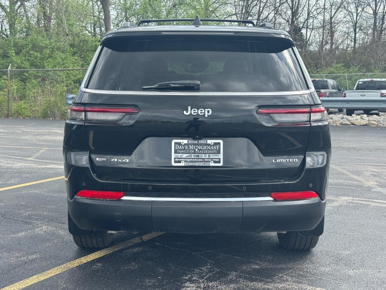 Jeep Grand Cherokee L Vehicle Full-screen Gallery Image 04