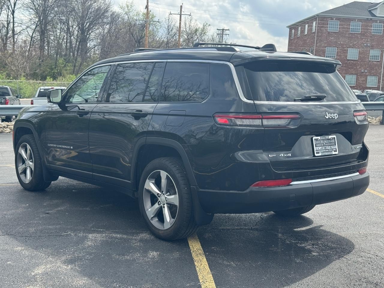 Jeep Grand Cherokee L Vehicle Full-screen Gallery Image 09