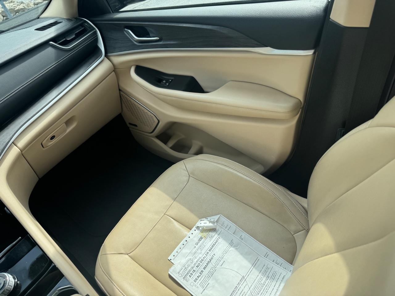 Jeep Grand Cherokee L Vehicle Full-screen Gallery Image 18