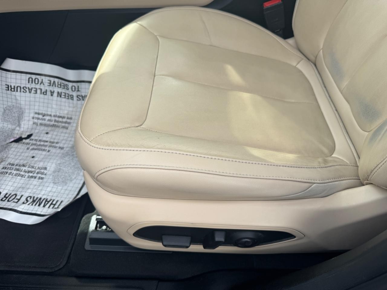 Jeep Grand Cherokee L Vehicle Full-screen Gallery Image 20