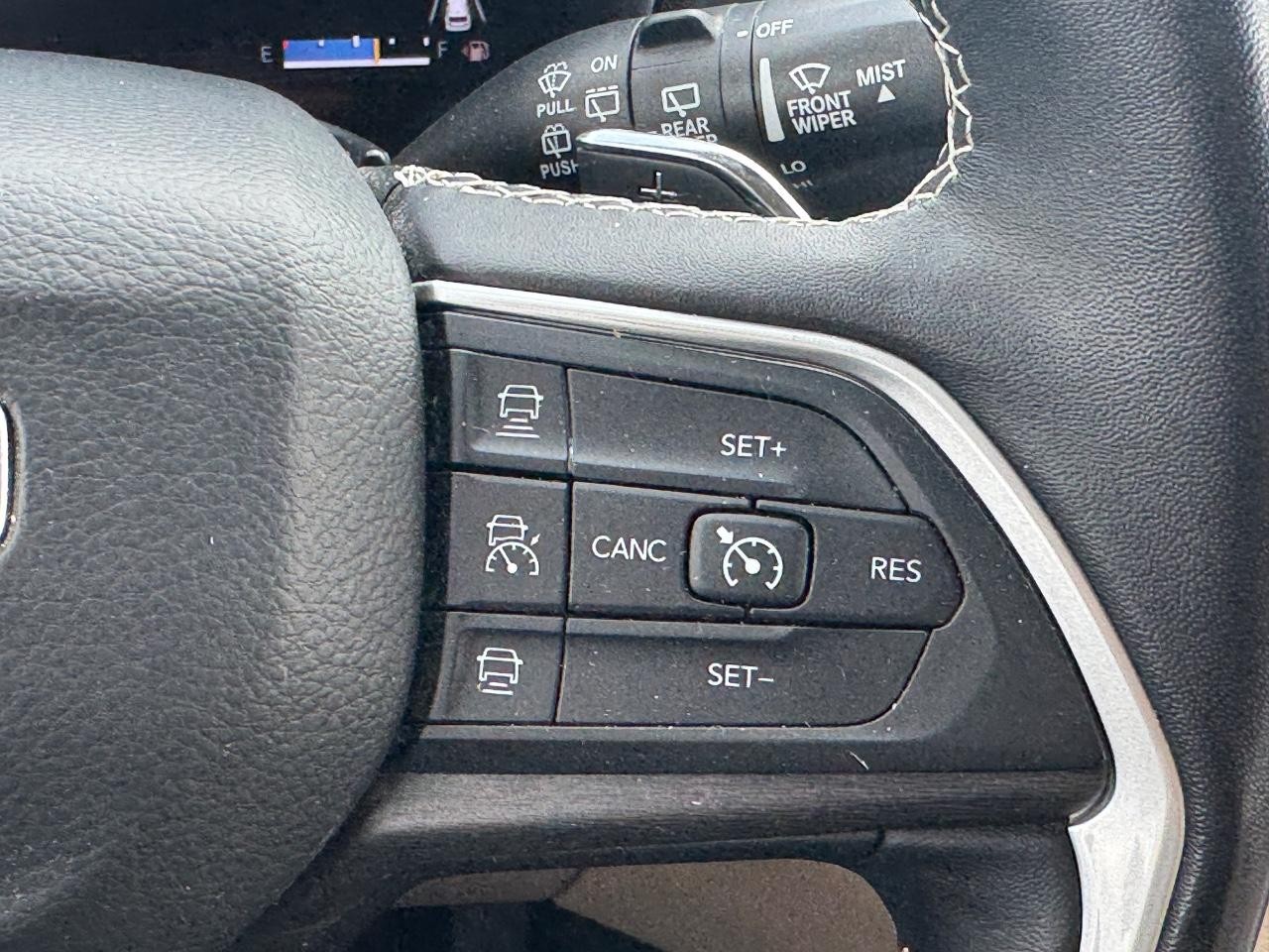 Jeep Grand Cherokee L Vehicle Full-screen Gallery Image 22