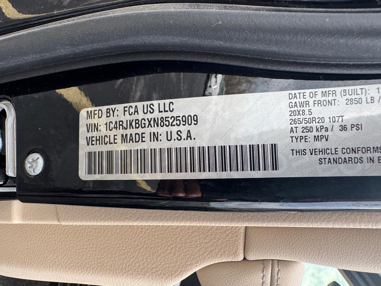 Jeep Grand Cherokee L Vehicle Full-screen Gallery Image 29