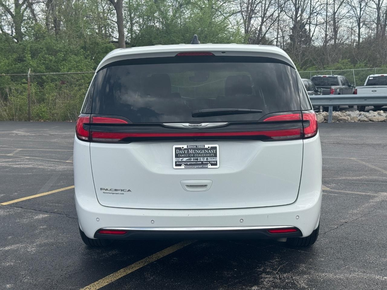 Chrysler Pacifica Vehicle Full-screen Gallery Image 08