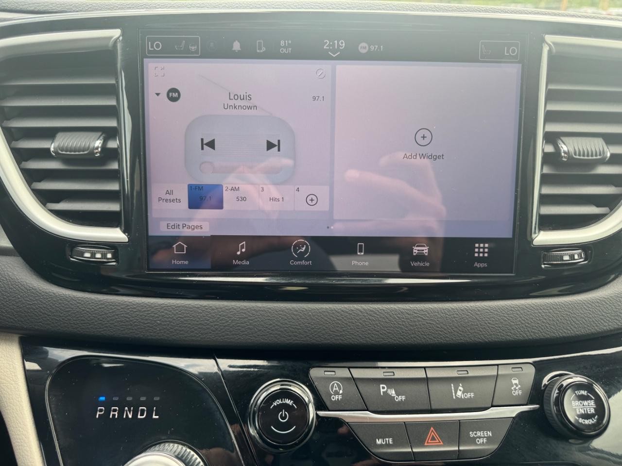 Chrysler Pacifica Vehicle Full-screen Gallery Image 23