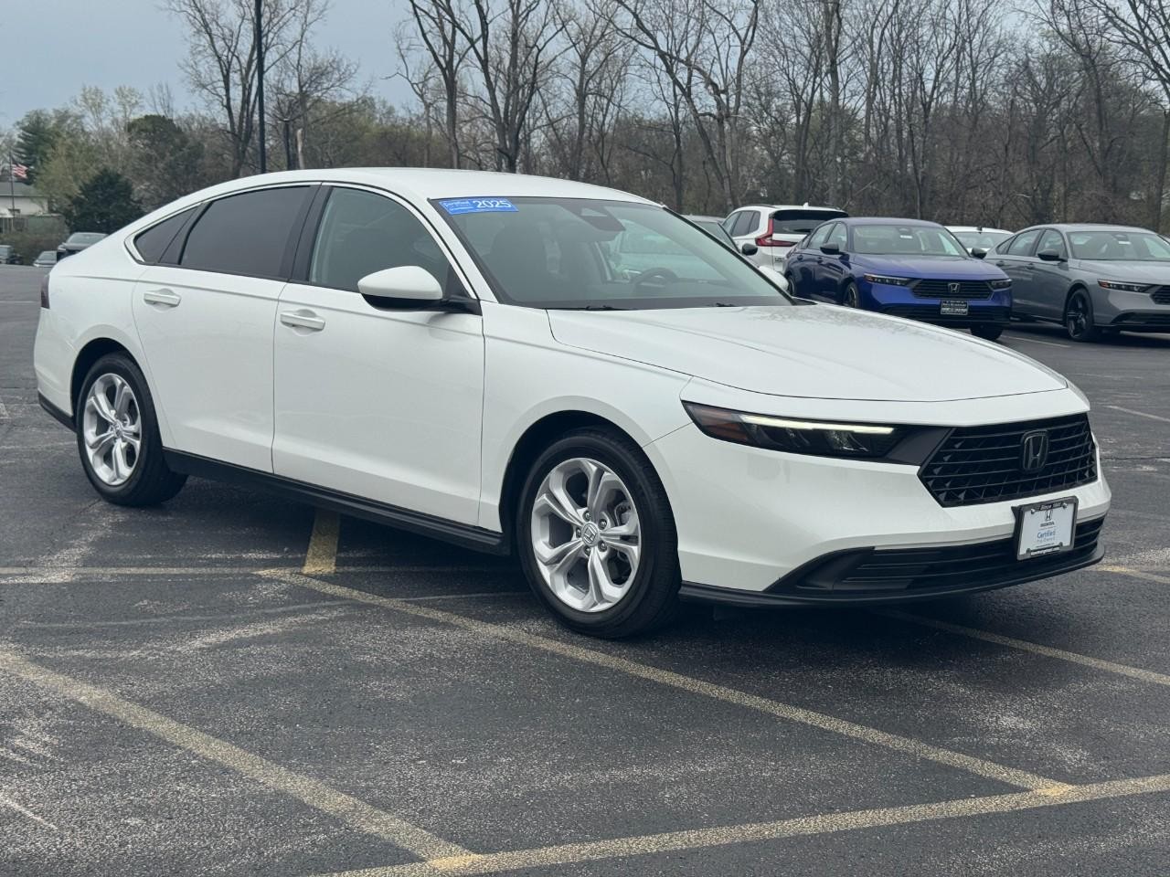 Honda Accord Sedan Vehicle Full-screen Gallery Image 02