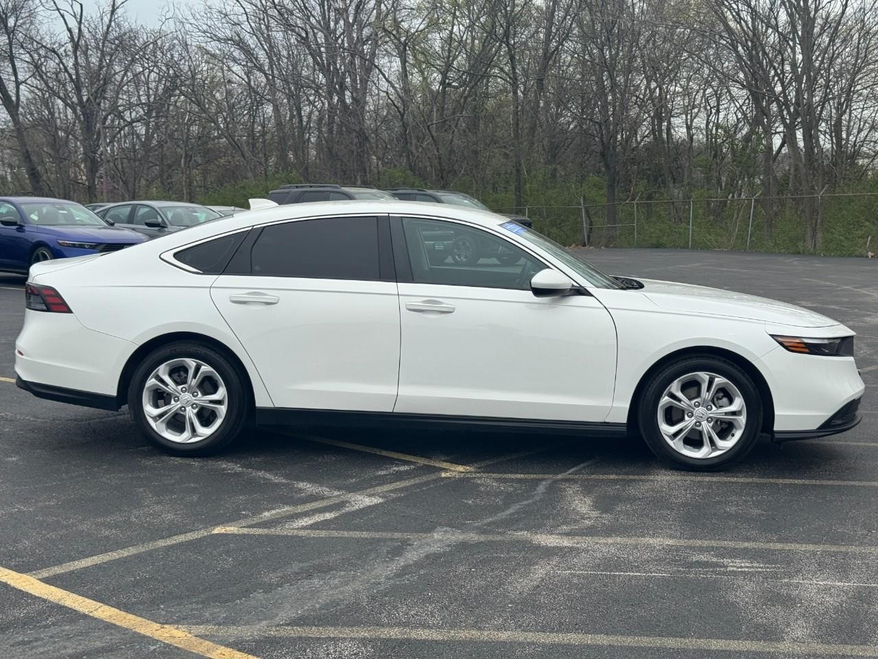 Honda Accord Sedan Vehicle Full-screen Gallery Image 03