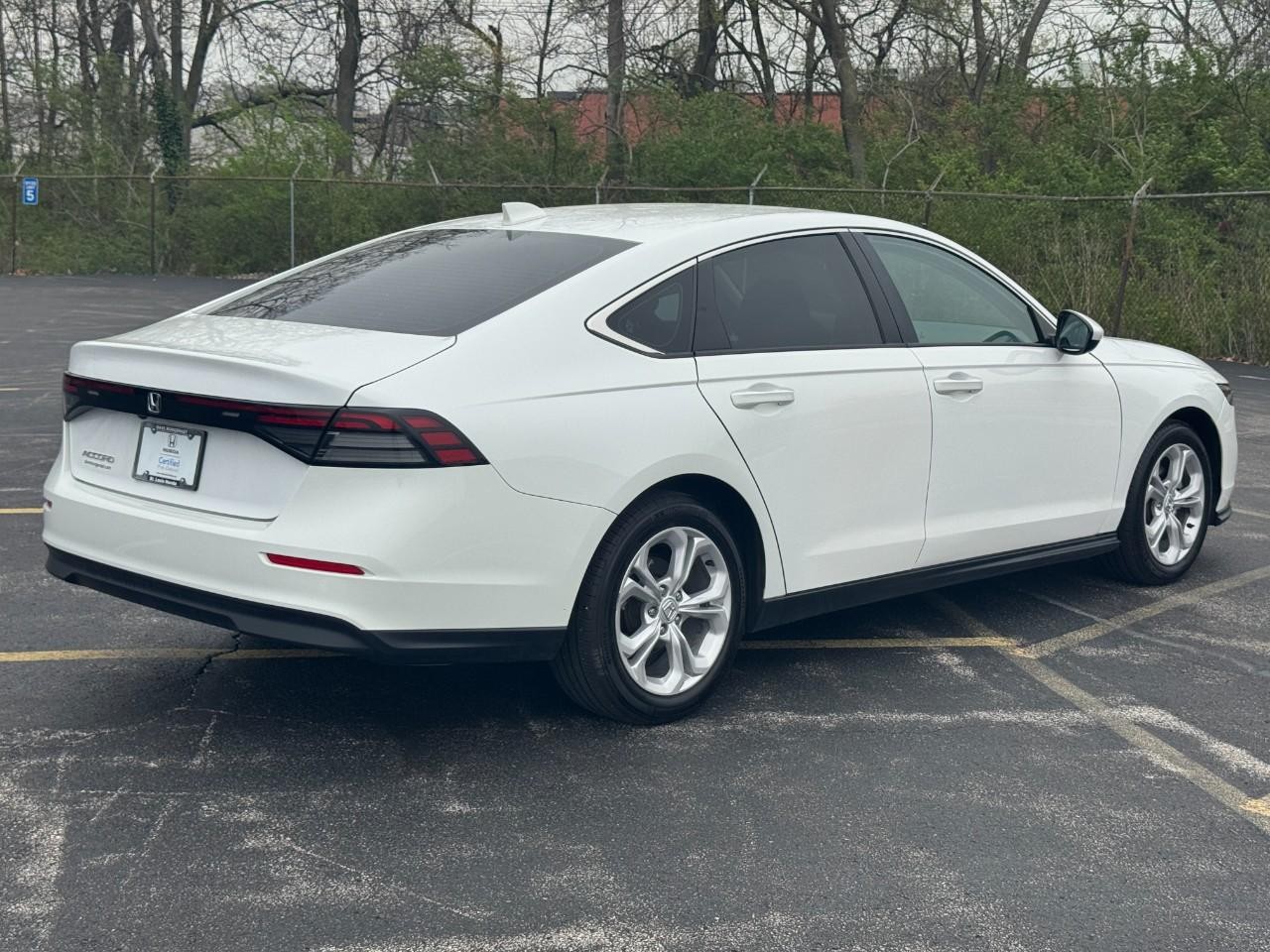 Honda Accord Sedan Vehicle Full-screen Gallery Image 04