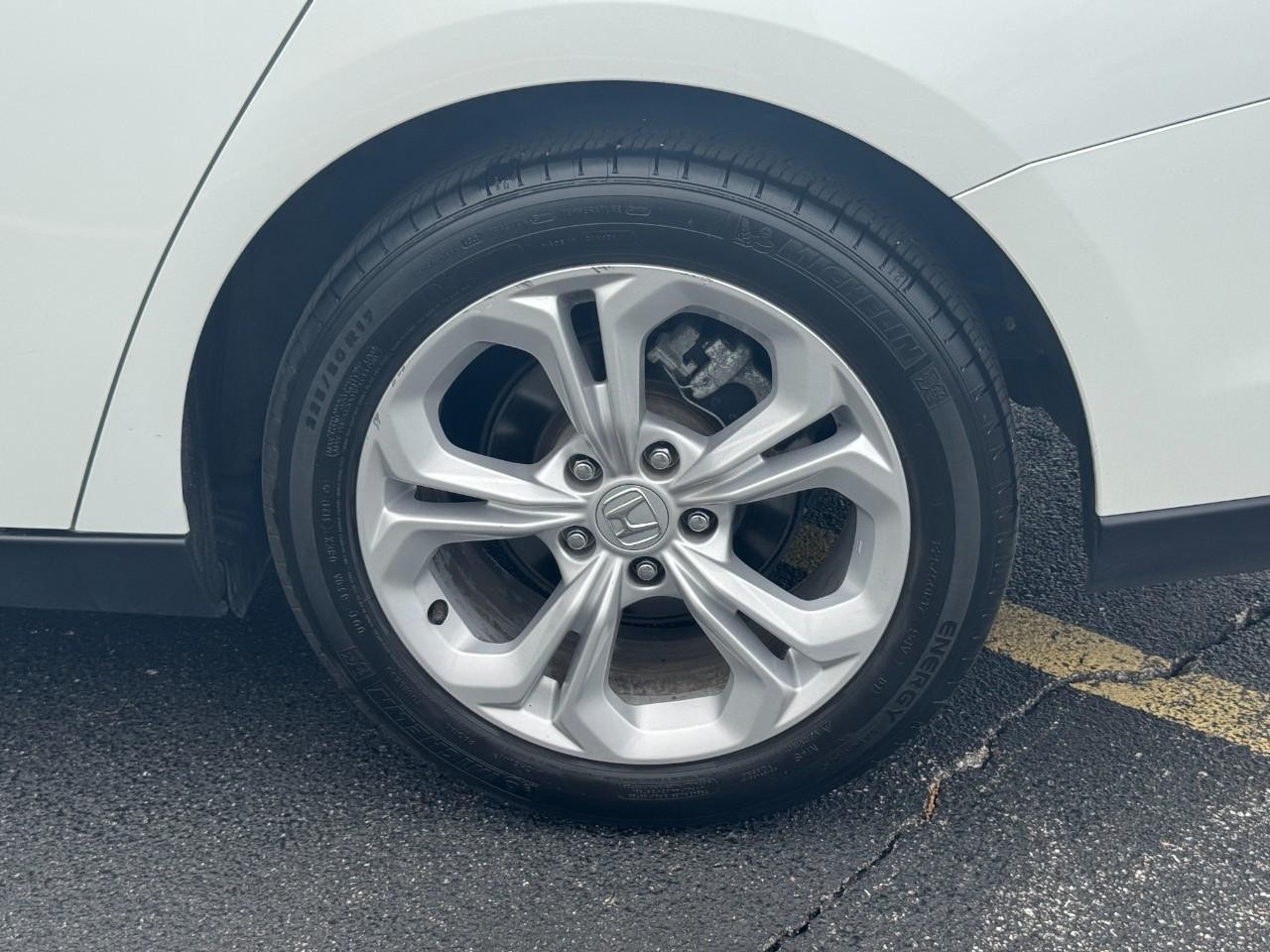 Honda Accord Sedan Vehicle Full-screen Gallery Image 08