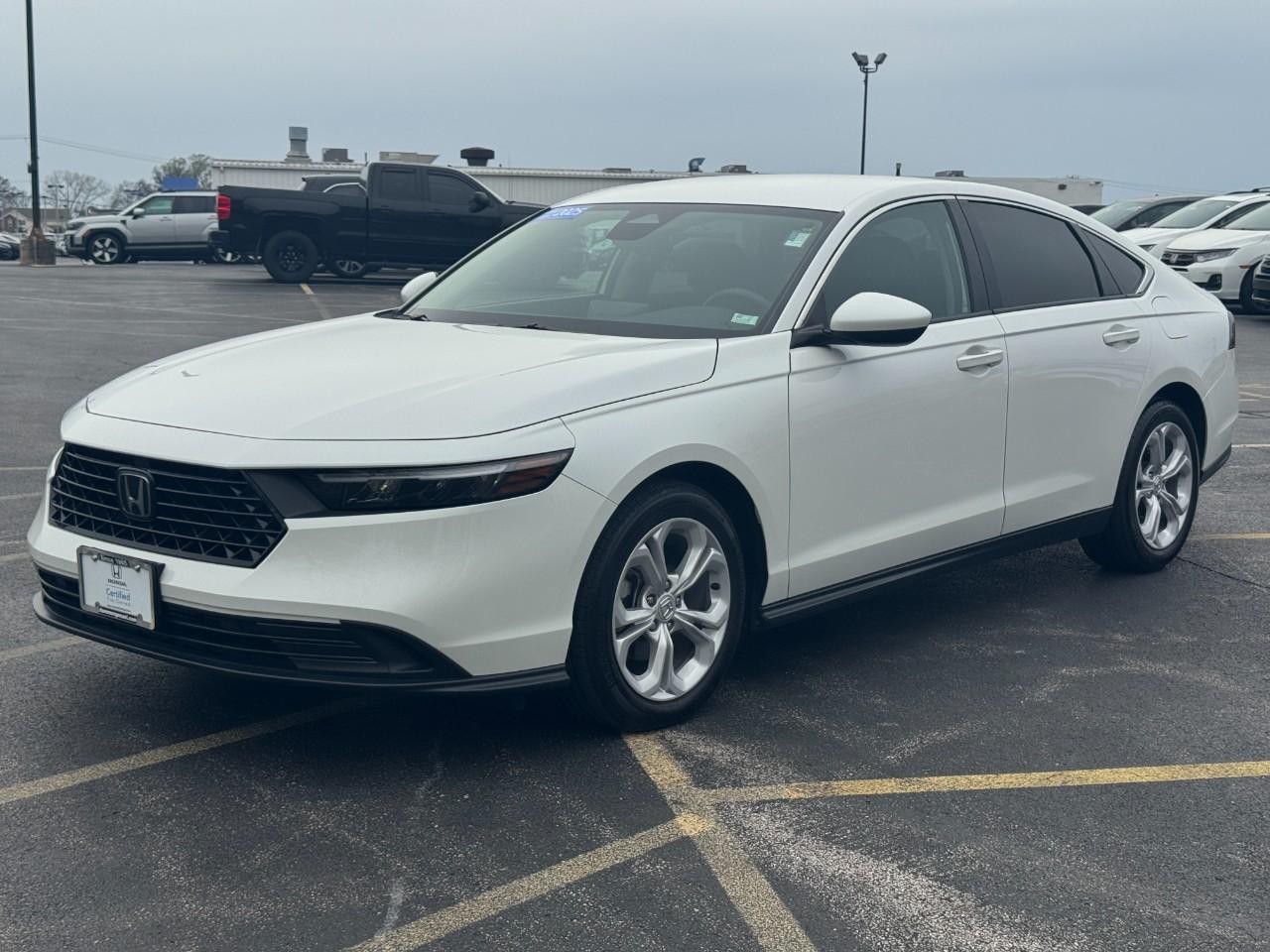 Honda Accord Sedan Vehicle Full-screen Gallery Image 09